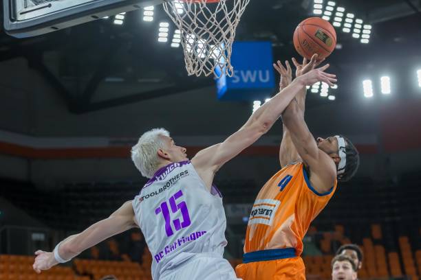 返回更衣室 返回更衣室