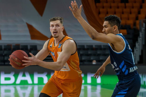 不乏有外援 不乏有外援