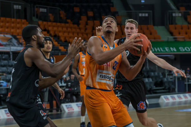 敏锐的门前 敏锐的门前