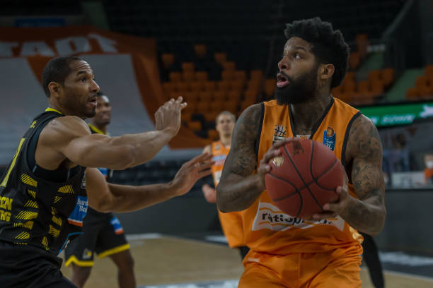 在此背景下 在此背景下