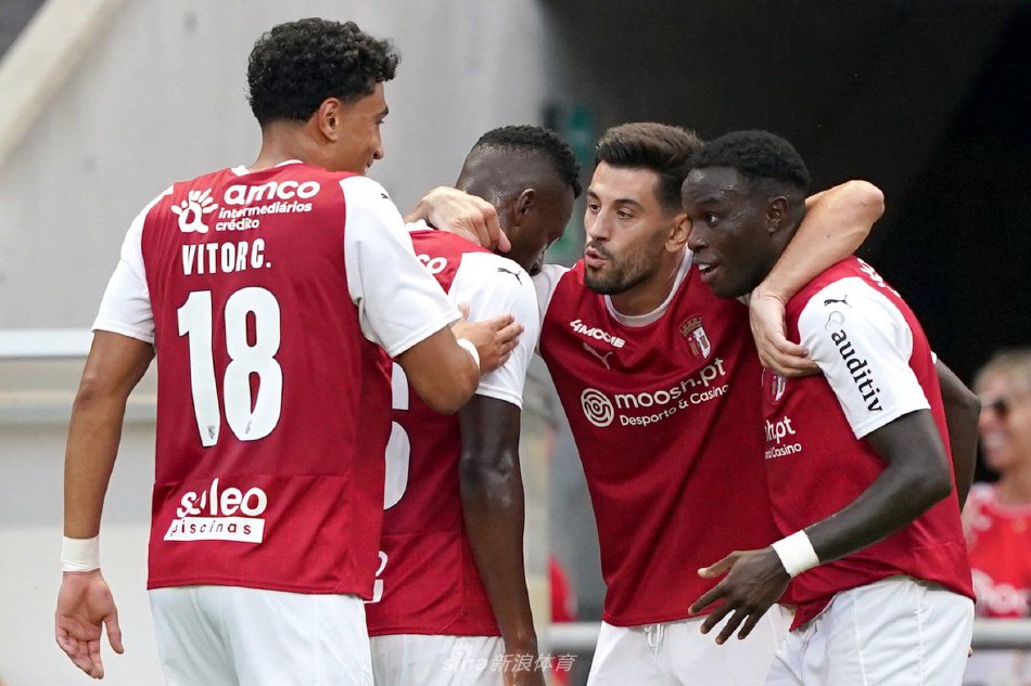 在讨论凯恩 在讨论凯恩